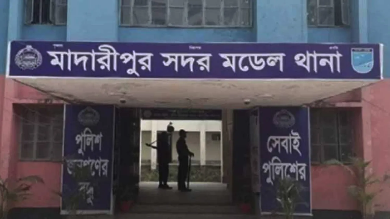 মাদারীপুরে হাতবোমা বানানোর সময় বিস্ফোরণে আহত ৪