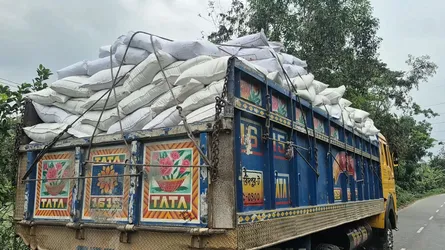 মাদারীপুরে সরকারি ২০ মেট্টিক টন চালসহ ট্রাক জব্দ
