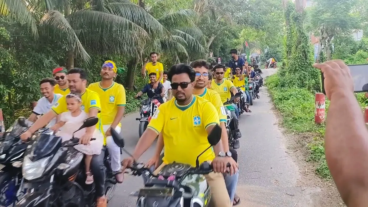 মাদারীপুরের শিবচরে ব্রাজিল সমর্থকদের মোটরসাইকেল শোভাযাত্রা