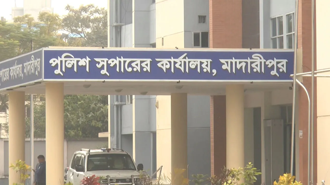 মাদারীপুরে ট্রাকের ধাক্কায় ২ মোটরসাইকেল আরোহী নিহত