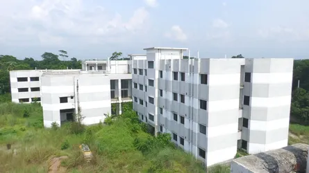 ৩২ কোটি টাকার মাদারীপুর নার্সিং কলেজের নির্মাণ কাজ বন্ধ, লাপাত্তা ঠিকাদার