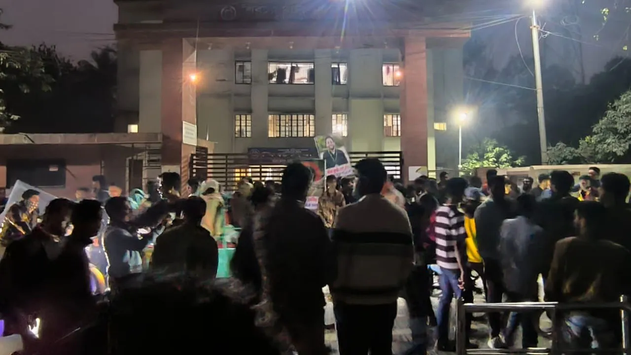 মাদারীপুরে বিএনপির প্রচারণায় প্রকাশ্যে আসা আ’লীগ নেতাদের গ্রেফতারের দাবিতে থানা ঘেরাও কর্মসূচি