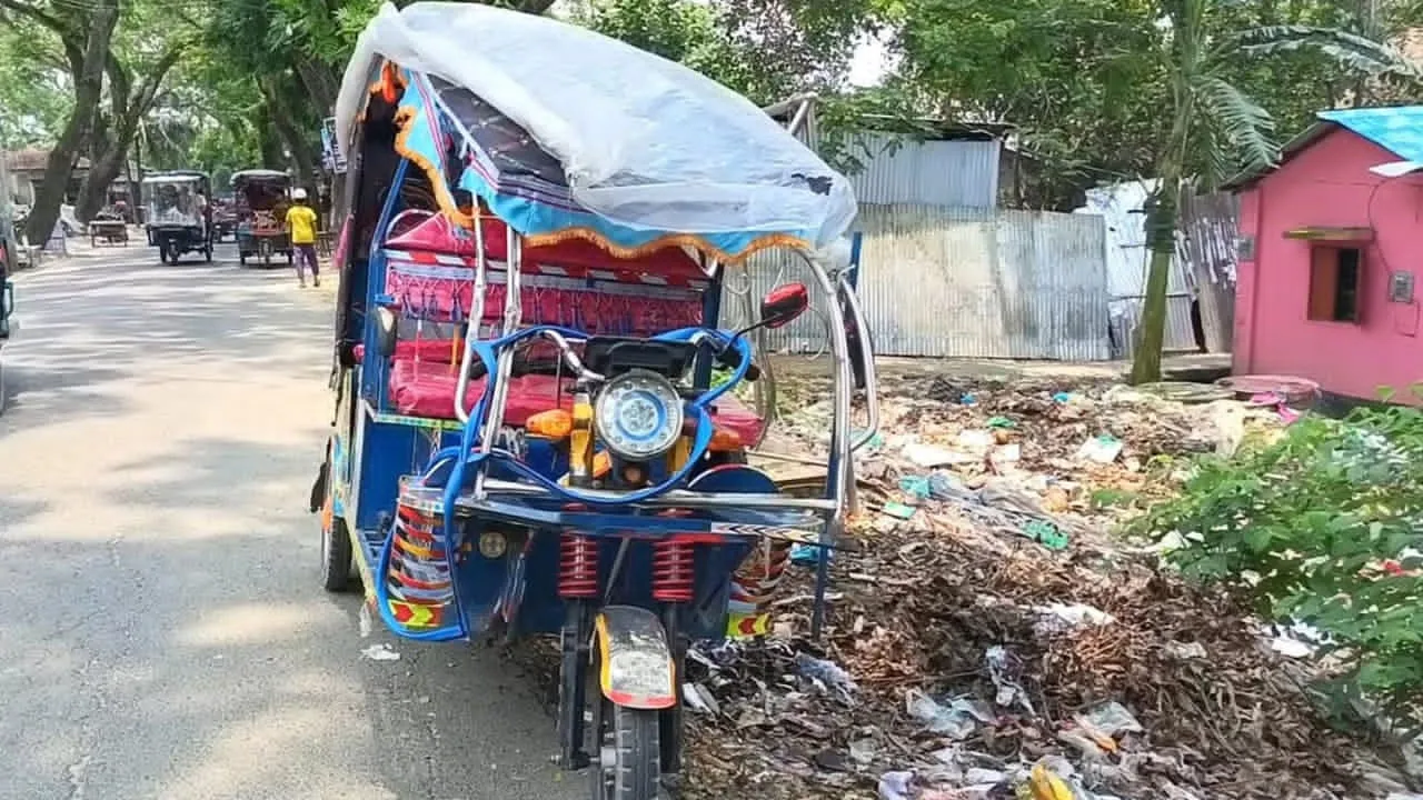 মাদারীপুরে পিকআপ-ইজিবাইকের সংঘর্ষ, নিহত ১