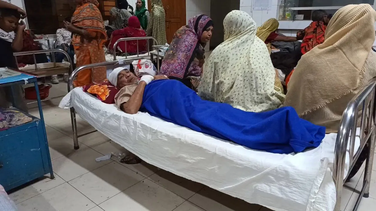 মাদারীপুরে আধিপত্য বিস্তার নিয়ে ২ পক্ষের সংঘর্ষে আহত ৮