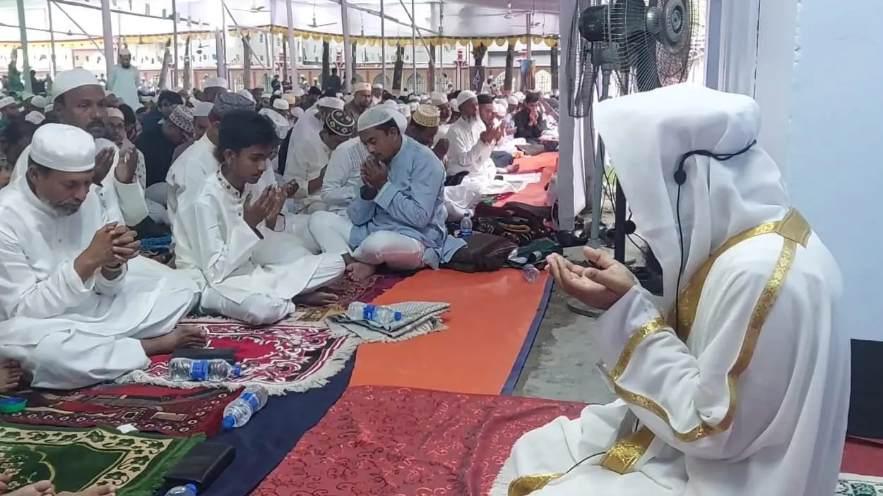 মাদারীপুরে ঈদ-উল-ফিতরের প্রধান জামাত অনুষ্ঠিত