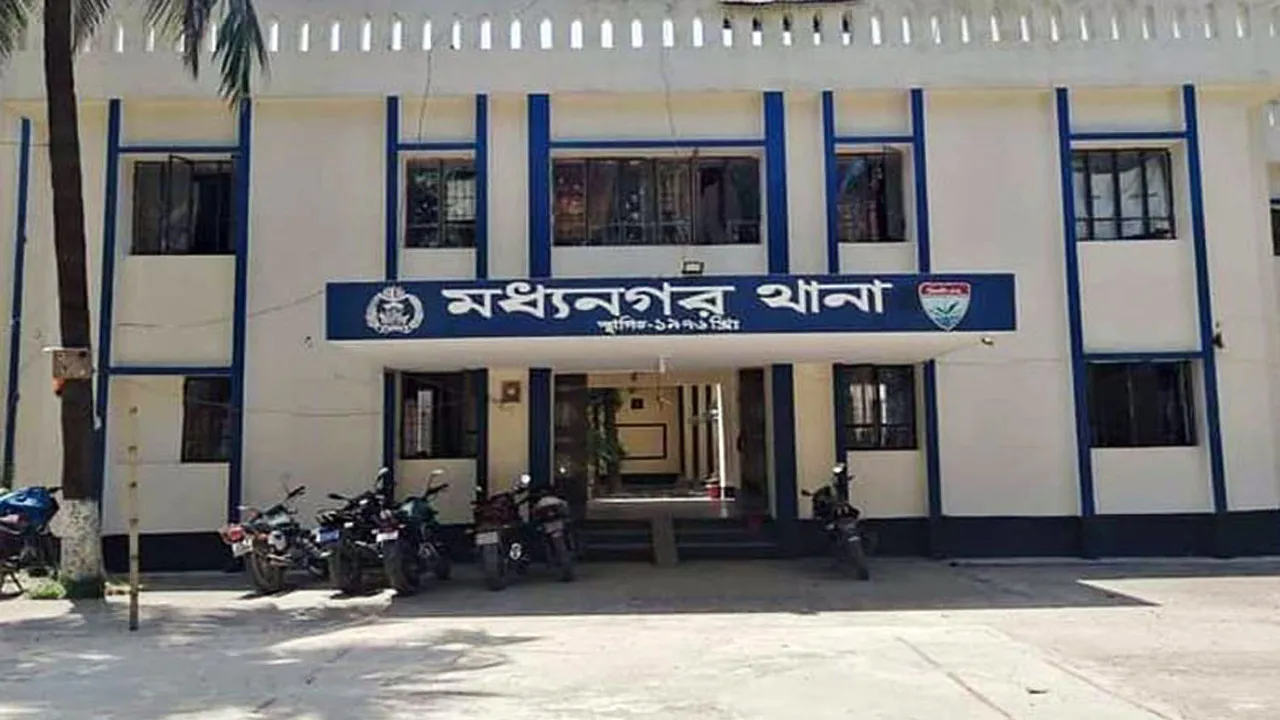 সুনামগঞ্জে জলাবদ্ধতার পানি নিষ্কাশন করতে গিয়ে মাটি চাপায় নিহত ১