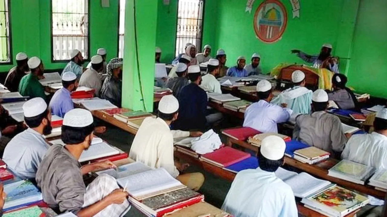 সময়ের সাথে তাল মেলাতে পারছে না কওমি শিক্ষার্থীরা