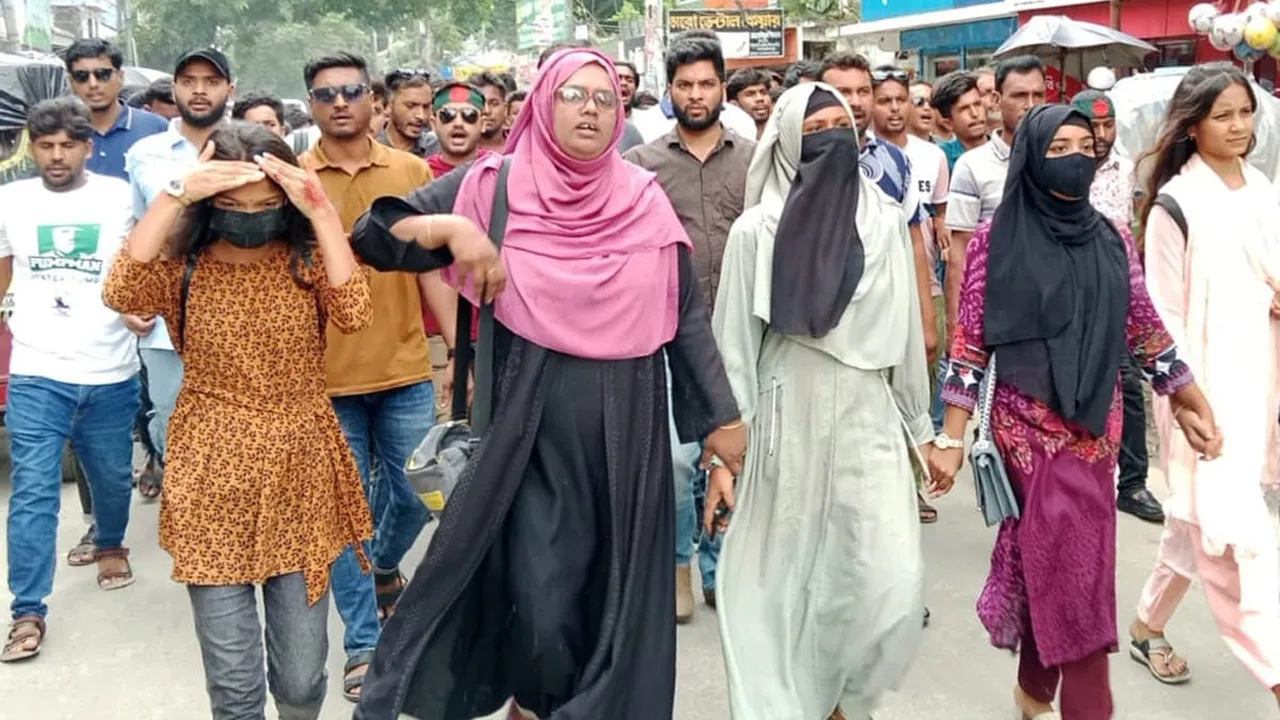 শহীদ ছাত্রনেতা রাব্বির খুনিদের গ্রেফতারের দাবিতে মাগুরায় বিক্ষোভ