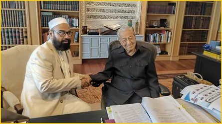 মাহাথির মোহাম্মদের সাথে জমিয়ত ইউকের সভাপতির সৌজন্য সাক্ষাৎ