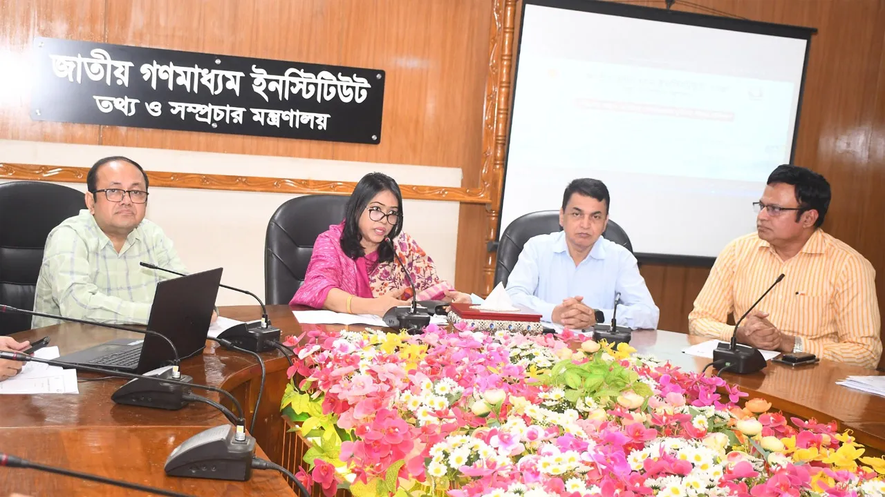 ‘নিরাপদ সড়ক প্রতিষ্ঠায় গণমাধ্যমের ভূমিকা’ শীর্ষক ৫ দিন ব্যাপী প্রশিক্ষণের উদ্বোধন