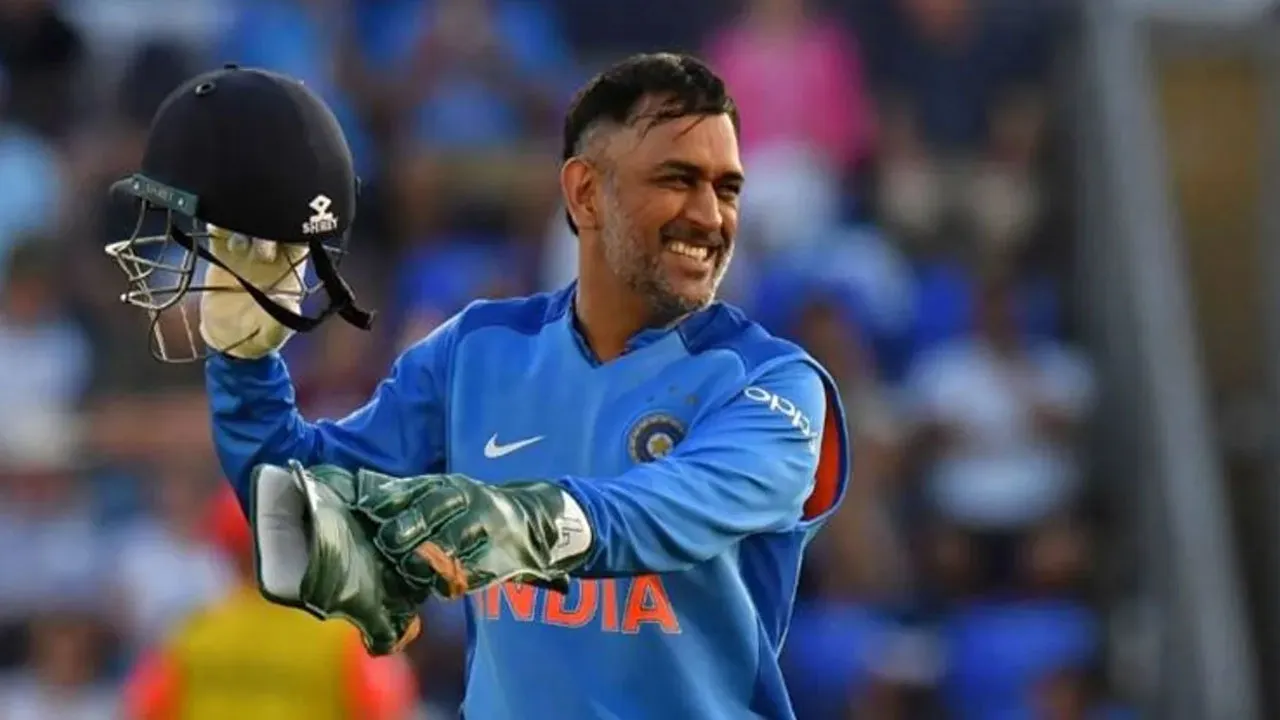 ট্রাফিক আইন ভাঙায় ধোনিকে জরিমানা
