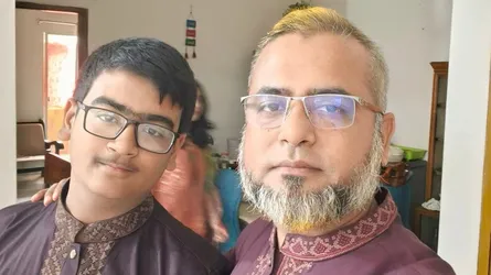 আল্লাহর কাছে ছেলের জীবন ভিক্ষা চেয়ে অঝোরে কাঁদছেন অসহায় মা-বাবা