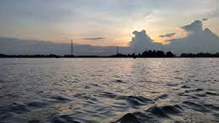 কালিয়াকৈরে মকশ বিলে নৌকা ডুবে ৩ বন্ধু নিখোঁজ
