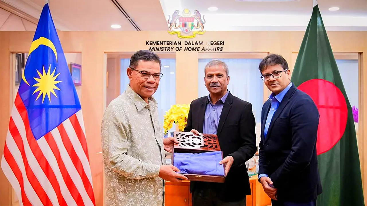 বাংলাদেশী শ্রমিকদের সুরক্ষা দিতে আমরা প্রতিশ্রুতিবদ্ধ : মালয়েশিয়ার স্বরাষ্ট্রমন্ত্রী