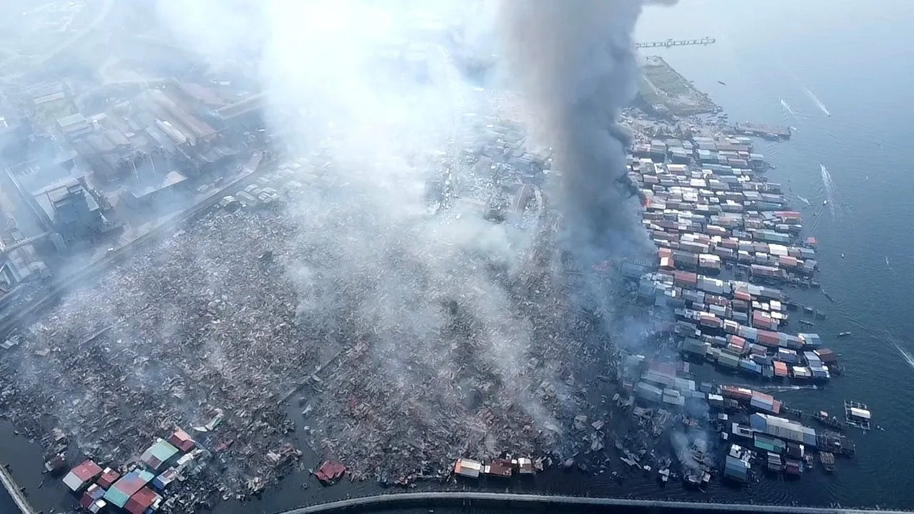 মালয়েশিয়ায় ভয়াবহ অগ্নিকাণ্ড : ১ হাজার বাড়ি ভস্মীভূত