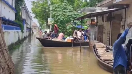পশ্চিমবঙ্গে বন্যাকবলিত লক্ষাধিক মানুষ, গঙ্গার পানি বিপৎসীমার ওপরে