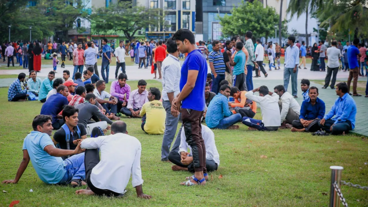 মালদ্বীপে অভিবাসী কর্মীদের বেতন ব্যাংকে দেয়ার নির্দেশ