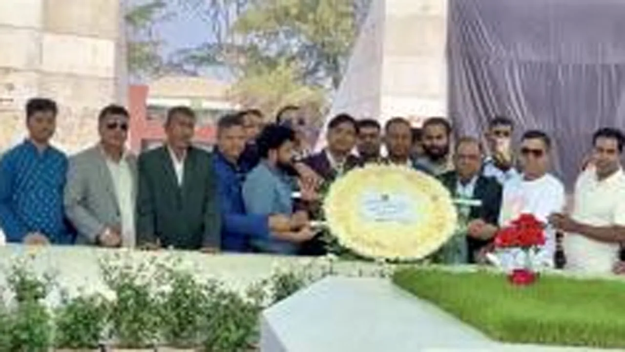 জিয়াউর রহমান ও খালেদা জিয়ার কবর জিয়ারত করেন মালদ্বীপ বিএনপির নেতাকর্মীরা