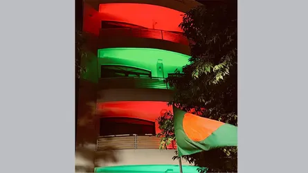 বিজয় দিবস ঘিরে রঙিন আলোকসজ্জায় মালদ্বীপের বাংলাদেশ চ্যান্সেরি ভবন