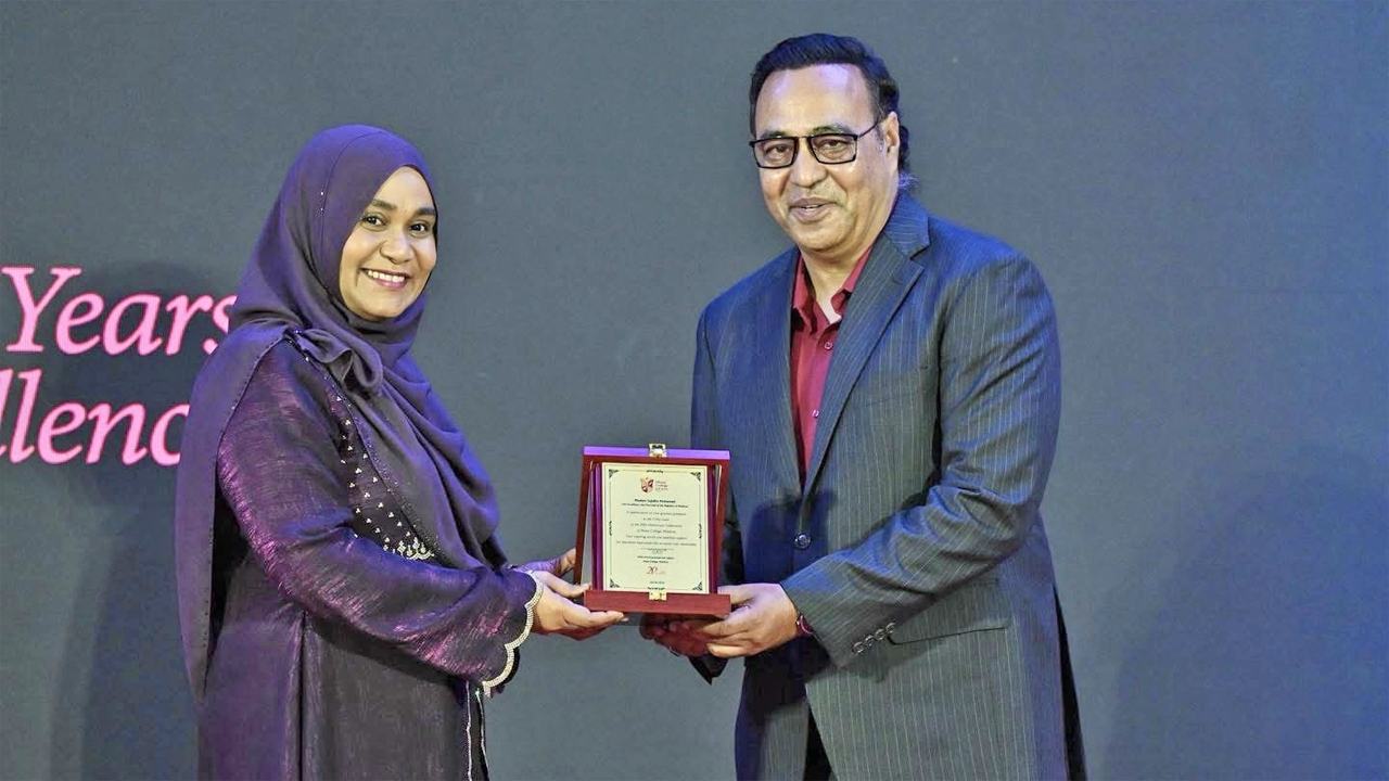 Maldives-expatriate-Ahmed-Muttaki-honored-for-contribution-to-education-sector