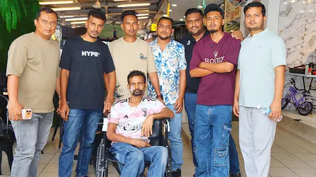 মালয়েশিয়ায় স্ট্রোক করে প্যারালাইজড, দেশে ফিরলেন প্রবাসীদের সহায়তায়