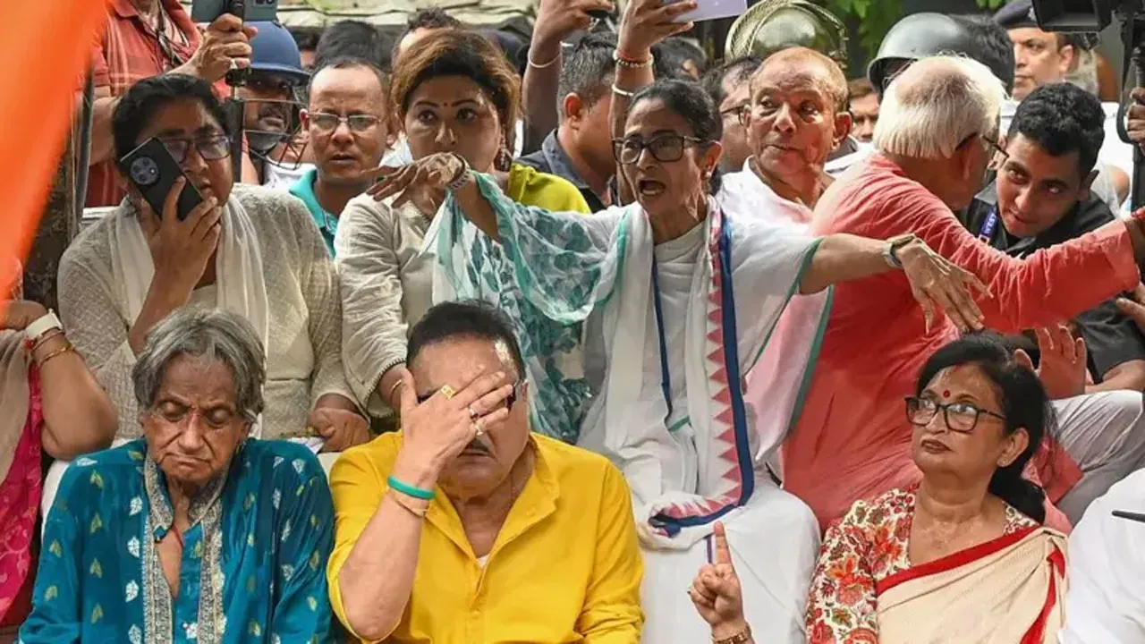 মমতার তৃণমূল কংগ্রেস ভেঙে ৩ টুকরো হলো যে ৩ কারণে