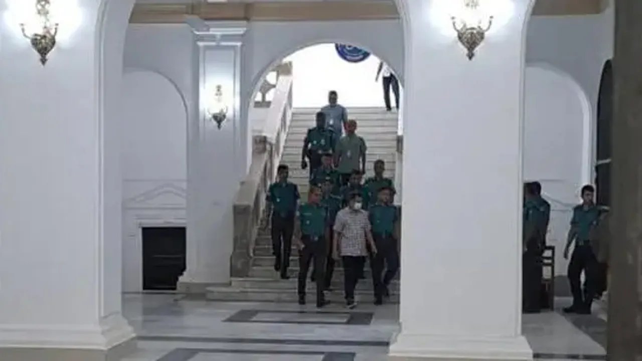 ছাত্র সমন্বয়কদের আটকের বিপক্ষে ছিলাম : দাবি সাবেক আইজিপি মামুনের