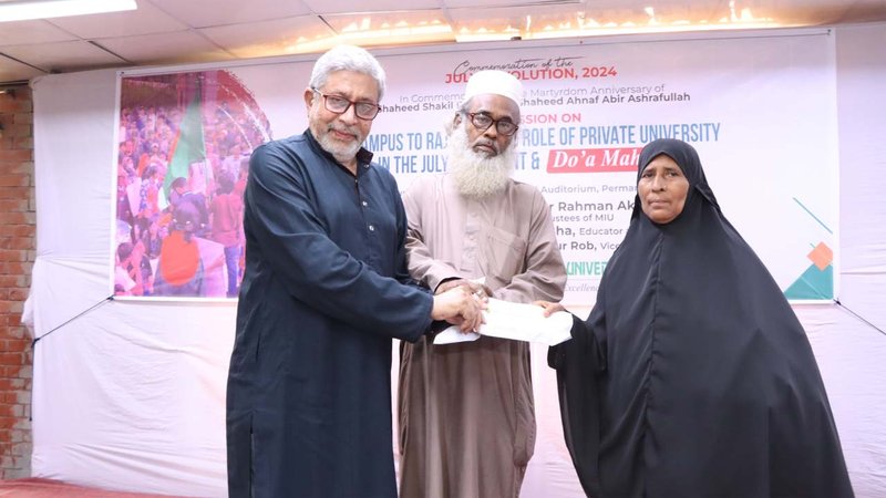 Manarat Uni. with Shaheed Family