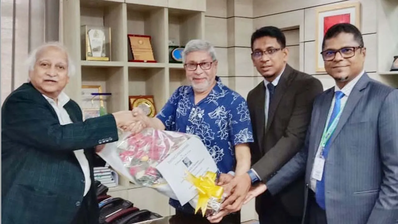 ইউজিসি চেয়ারম্যানের সাথে মানারাত ইউনিভার্সিটি ভিসির সৌজন্য সাক্ষাৎ