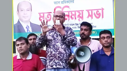 রাজবাড়ীতে ভ্যানশ্রমিকদের সাথে ব্যারিস্টার কাজী রহমান মানিকের মতবিনিময়