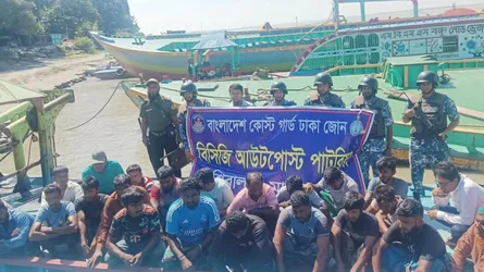 মানিকগঞ্জে পদ্মা নদীতে বালু উত্তোলনের দায়ে আটক ২৪