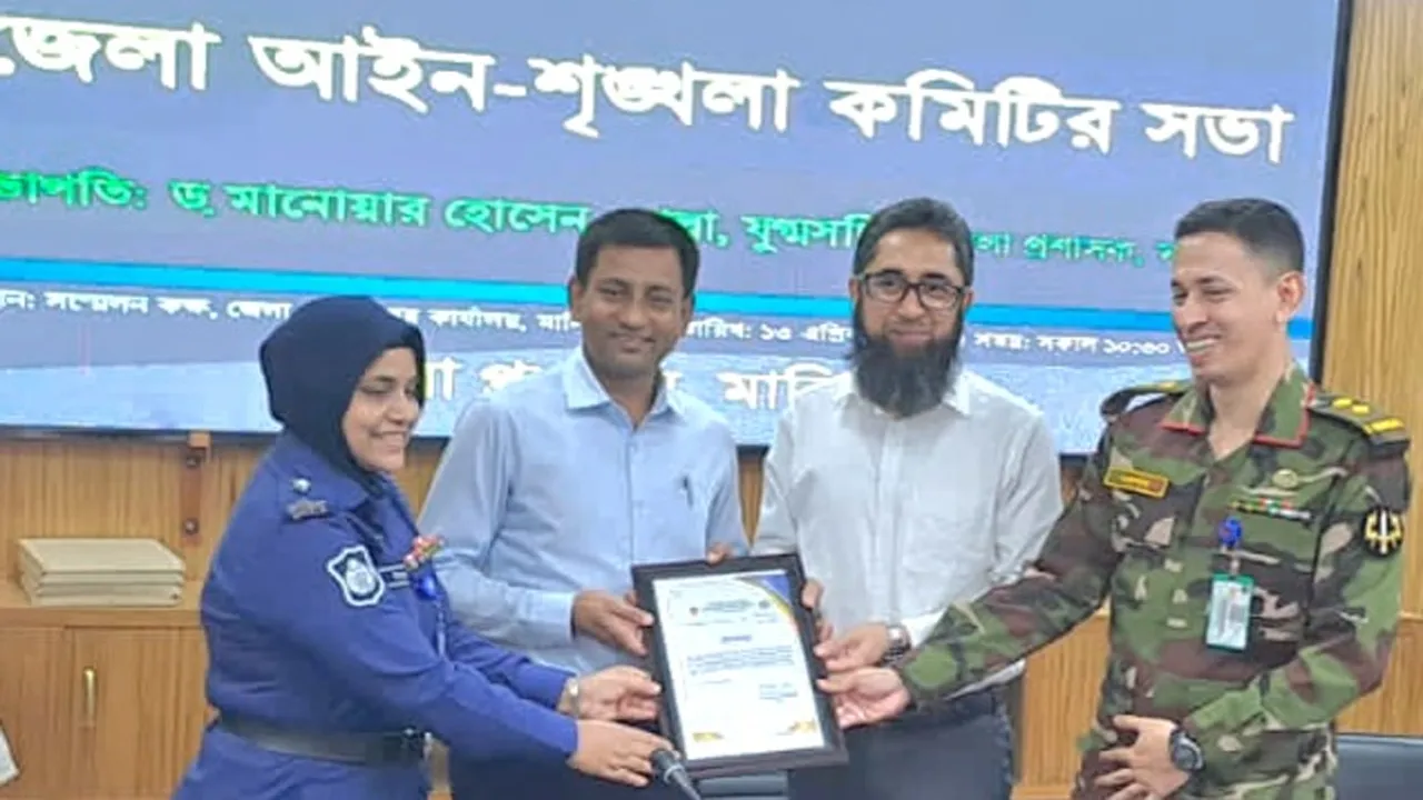 জেলা প্রশাসনের সম্মাননা পেলেন সাংবাদিক শাহানুর ইসলাম