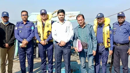 মানিকগঞ্জে যমুনা নদীতে অবৈধ বালু উত্তোলন, লাখ টাকা জরিমানা