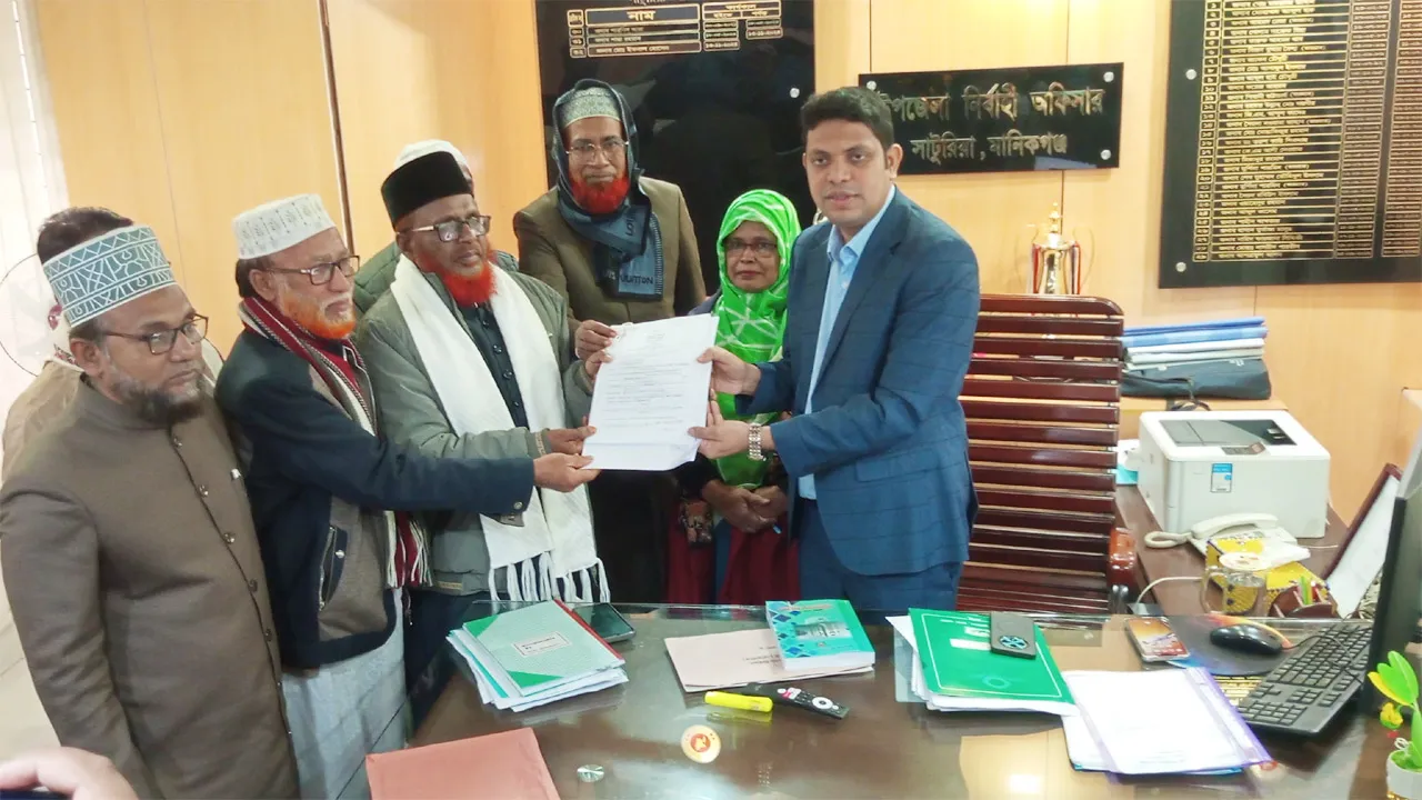 মানিকগঞ্জ-৩ আসনে মনোয়নপত্র জমা দিলেন অধ্যক্ষ দেলওয়ার হোসাইন