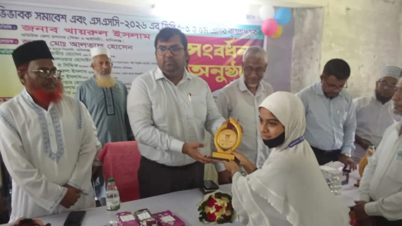 শিক্ষার্থীদের লেখাপড়ার পাশাপাশি দেশপ্রেমিক হতে হবে : এডিসি খায়রুল ইসলাম
