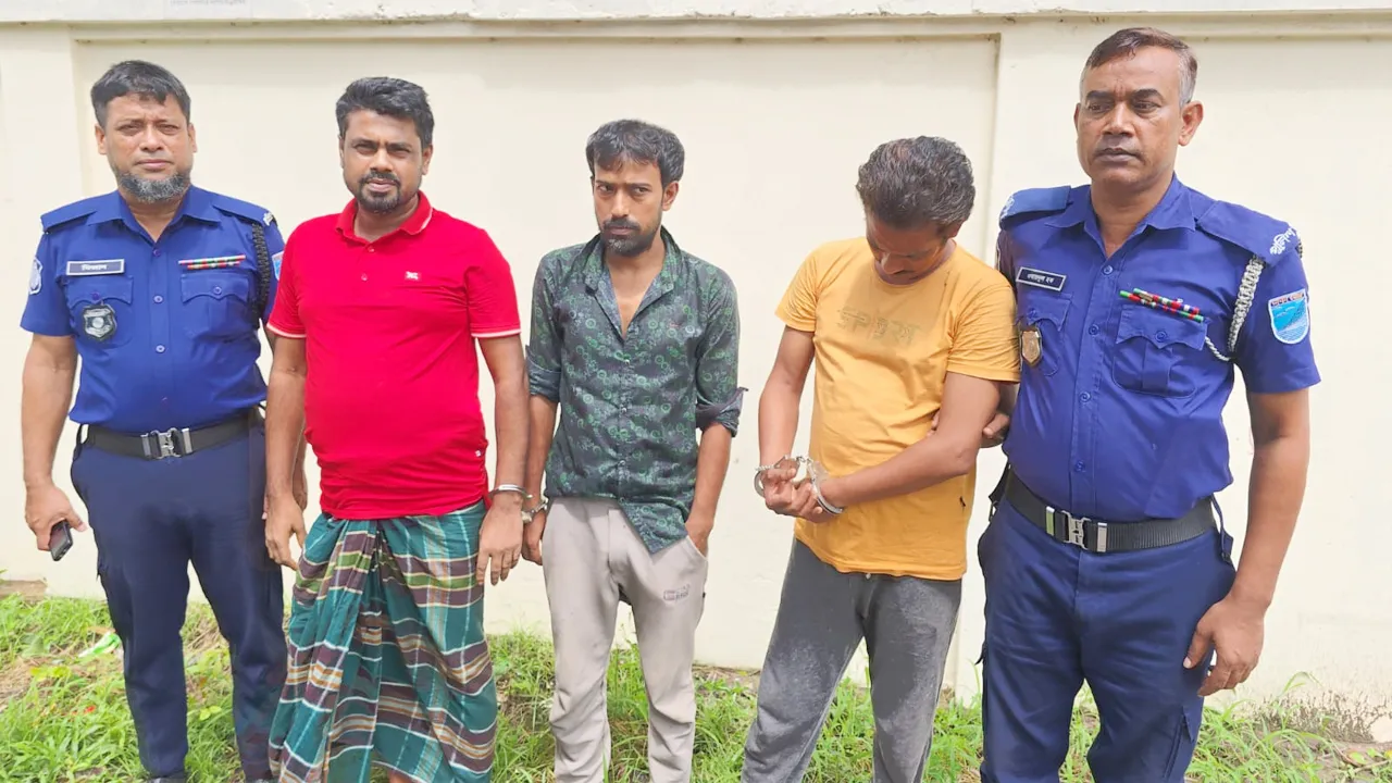 ঘিওরে ইয়াবাসহ ৩ মাদককারবারি আটক