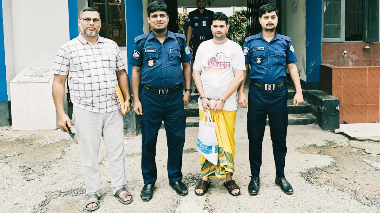 হরিরামপুরে ব্যবসায়ীর ১ লাখ ৮৭ হাজার টাকা আত্মসাৎ, প্রতারক গ্রেফতার