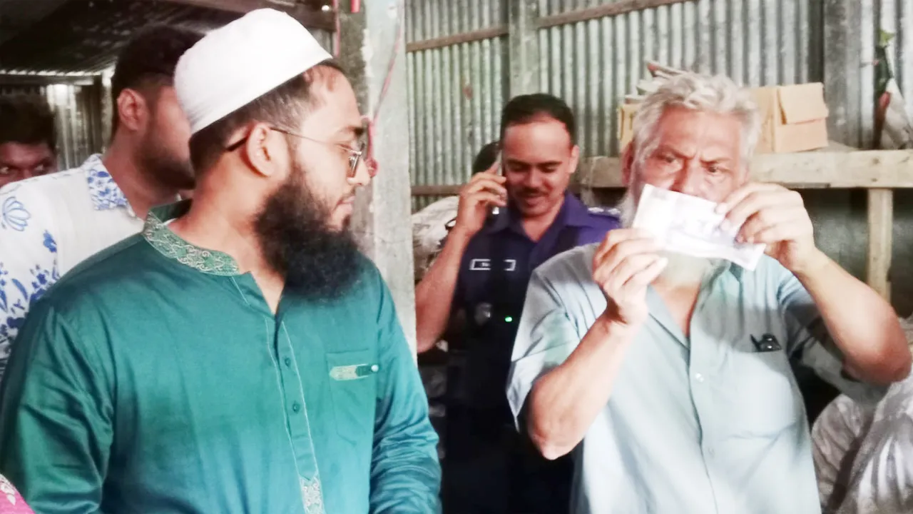 ঘিওরে বেশি দামে সার বিক্রির দায়ে ডিলারকে জরিমানা
