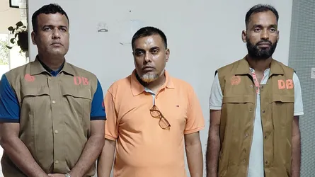 মানিকগঞ্জে প্রধানমন্ত্রীর ভুয়া এপিএস গ্রেফতার