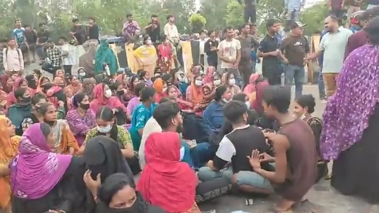 ঢাকা-আরিচা মহাসড়কে শ্রমিকদের অবরোধ, ঘণ্টার পর ঘণ্টা যানজট