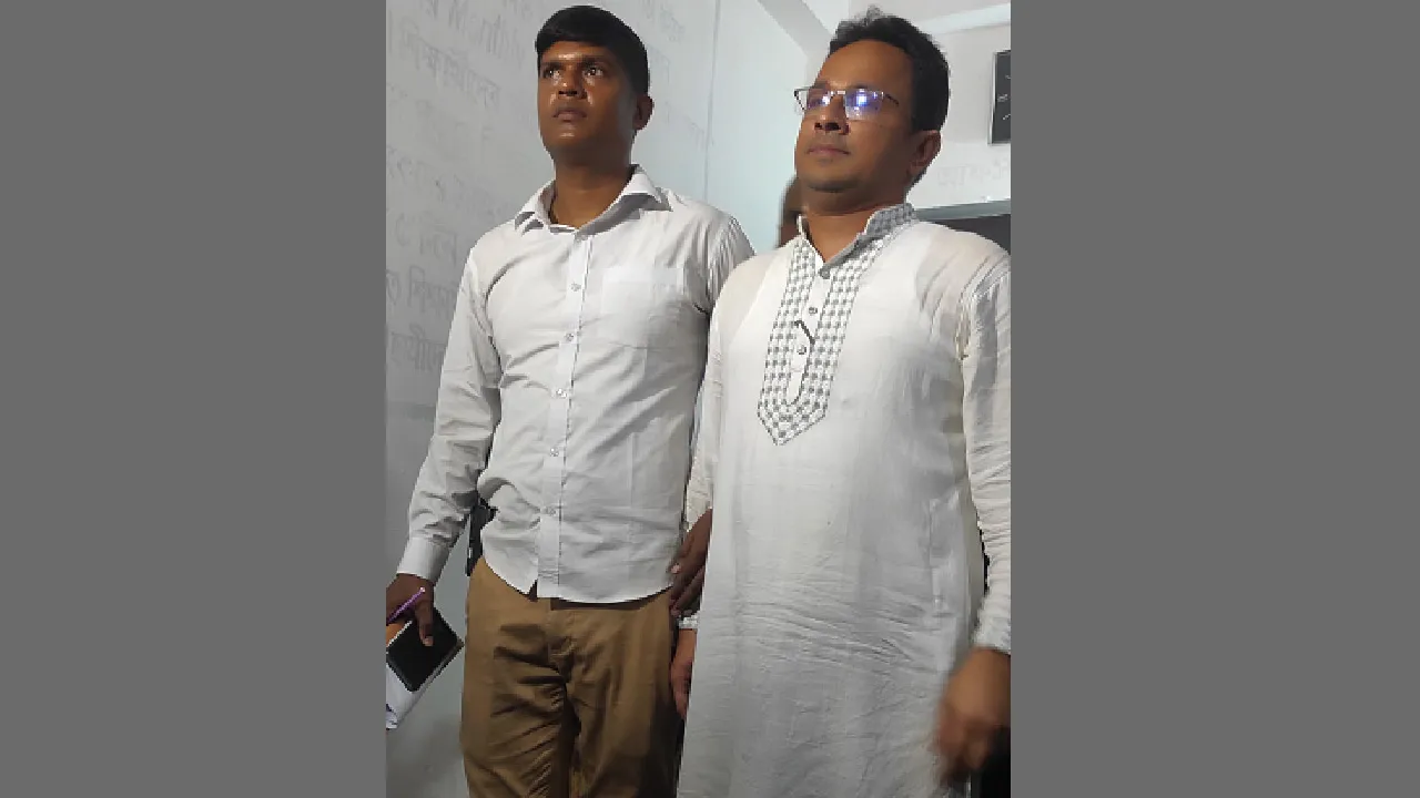 ময়মনসিংহে সেনা অভিযানে অধ্যক্ষ মনোয়ার হোসেন আটক