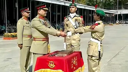 পাকিস্তান সামরিক একাডেমির প্যারেডে সম্মাননা পেলেন বাংলাদেশ সেনাবাহিনীর জান্নাতুল মাওয়া