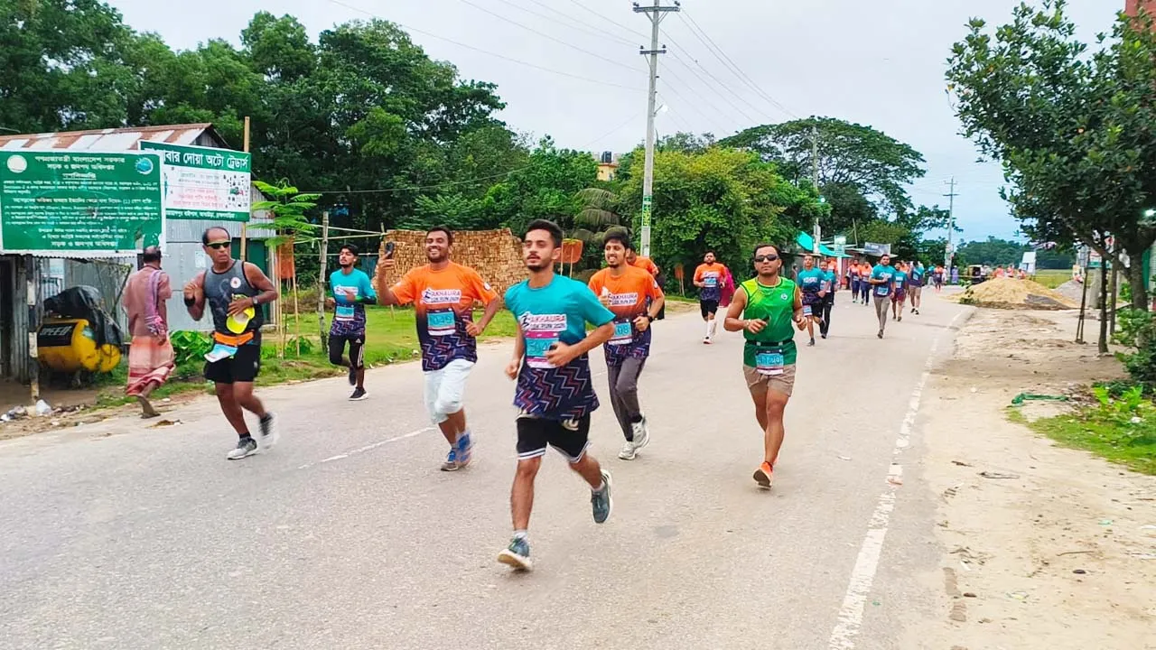 আখাউড়ায় ম্যারাথনে অংশ নিলেন ৩০০ দৌড়বিদ