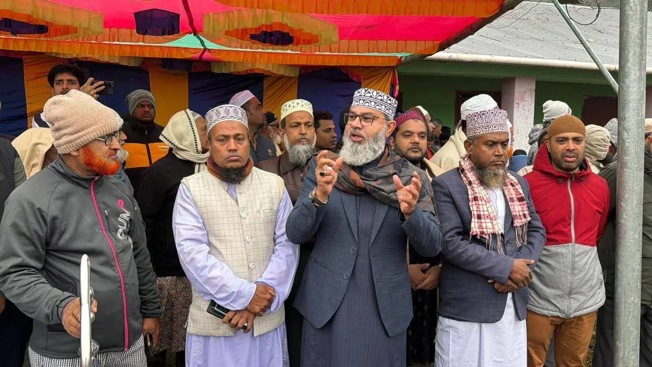 মুক্তিযোদ্ধা কমান্ডারের জানাজায় এসে কৃতজ্ঞতায় কাঁদলেন মাসুদ সাঈদী