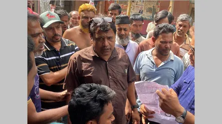 মঠবাড়িয়ায় অতিরিক্ত বিদ্যুৎ বিল : দুই মিটার রিডারকে আটকে রাখলেন গ্রাহকরা