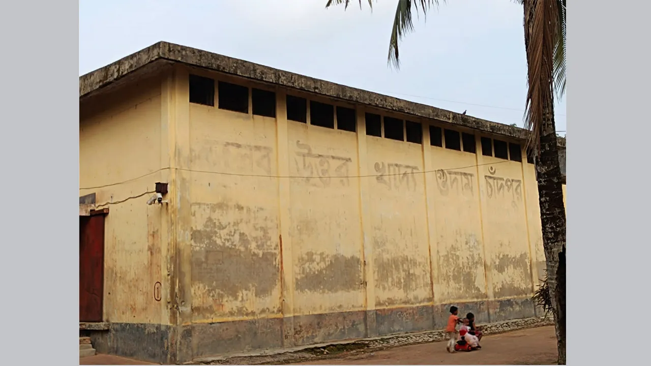 ধান বিক্রিতে অতিরিক্ত টাকা দাবি, বিপাকে মতলব উত্তরের কৃষক