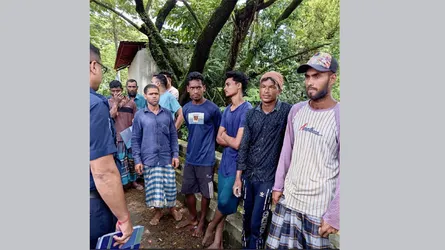 রাজনগরে বালু তোলার ৫টি নৌকা জব্দ, ৪ জনকে ৫০ হাজার টাকা জরিমানা