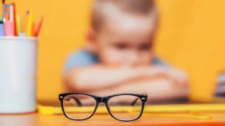 শিশুদের ইনডোর জীবনযাপনে মায়োপিয়ার ঝুঁঁকি বাড়ছে