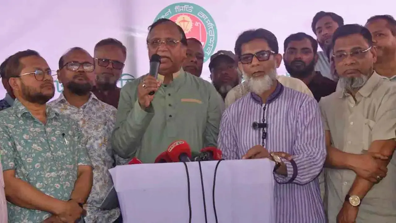 পথচারী ও যান চলাচল নির্বিঘ্ন রেখেই হকার পুনর্বাসন করা হচ্ছে