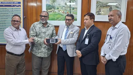 স্বাস্থ্য মন্ত্রণালয়কে চিকিৎসা সরঞ্জাম দিলো কানাডার ইমিগ্রেশন ও হেলথ কেয়ার ফাউন্ডেশন